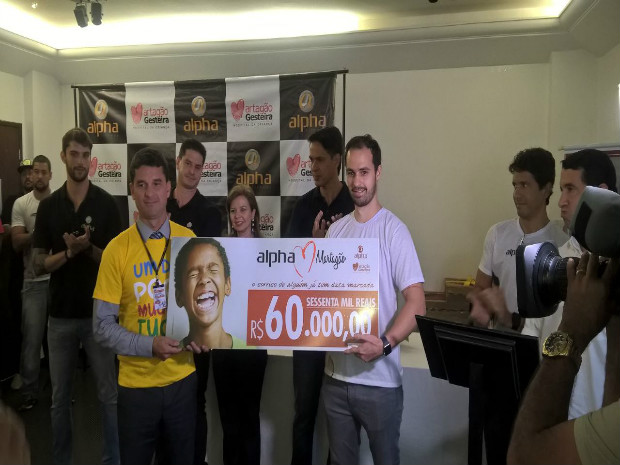 Rede Alpha Fitness faz entrega de doação de R$ 60 mil reais ao Hospital Martagão Gesteira