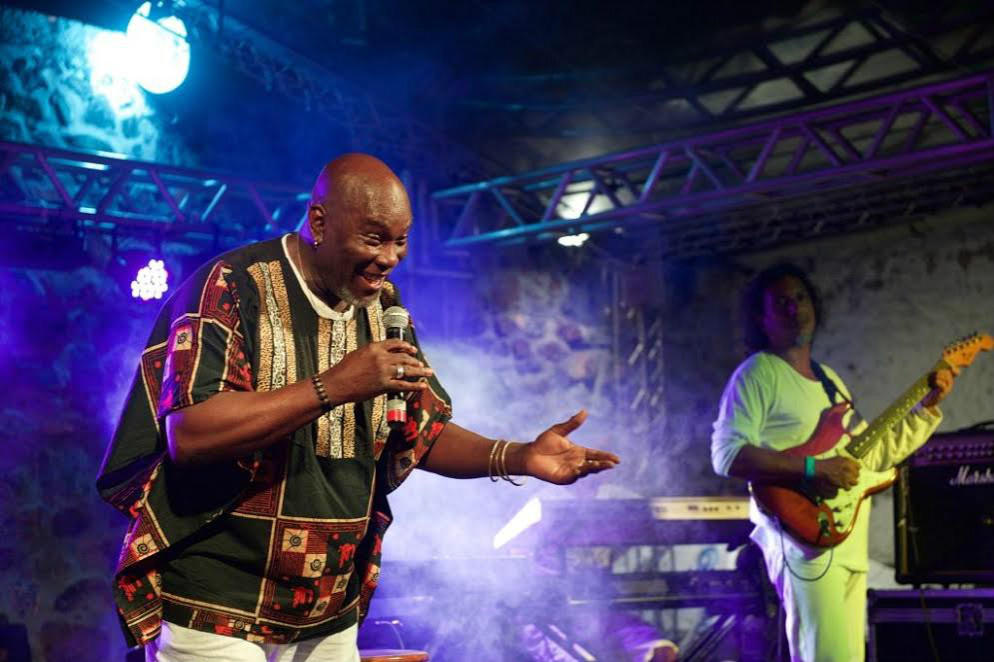 Lazzo Matumbi conduziu feira de afro empreendedores e show no MAM no último domingo (27)