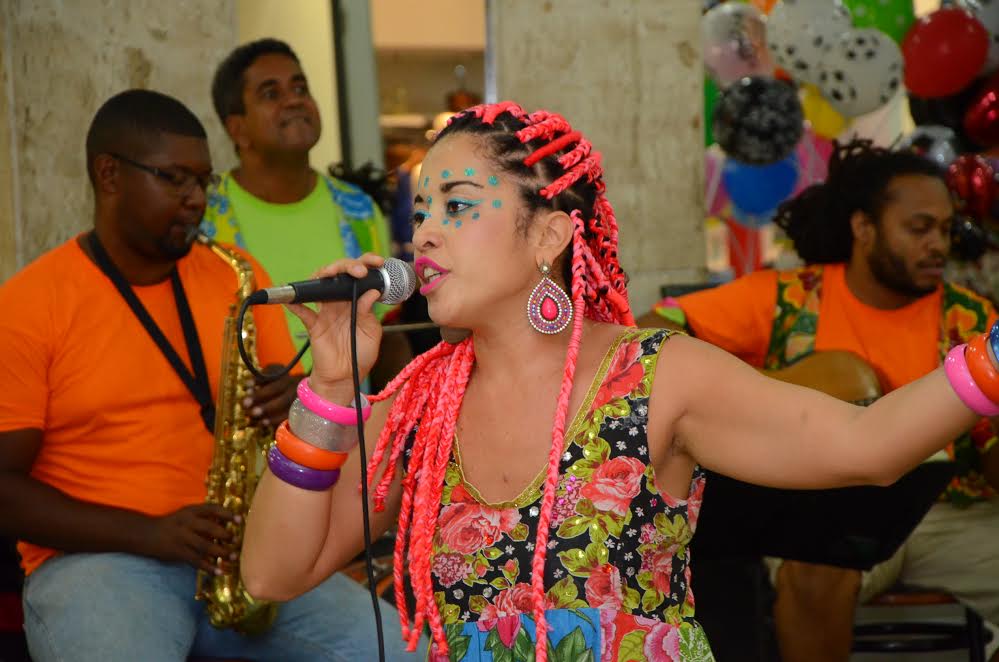 Baile com o Clube dos Caretas animou  a tarde de terça-feira no Shopping Itaigara