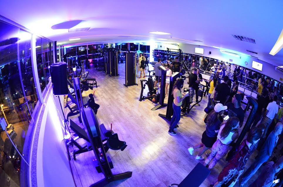 Rede Alpha Fitness inaugura nova unidade, em Buraquinho, com festa