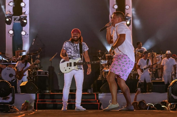 Bell Marques recebe Falcão da Guig para dueto na festa “Bonfim de Tarde”, em Salvador